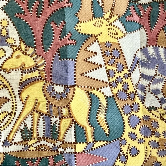 Flora and Fauna Scarf - Picture 5 of 7